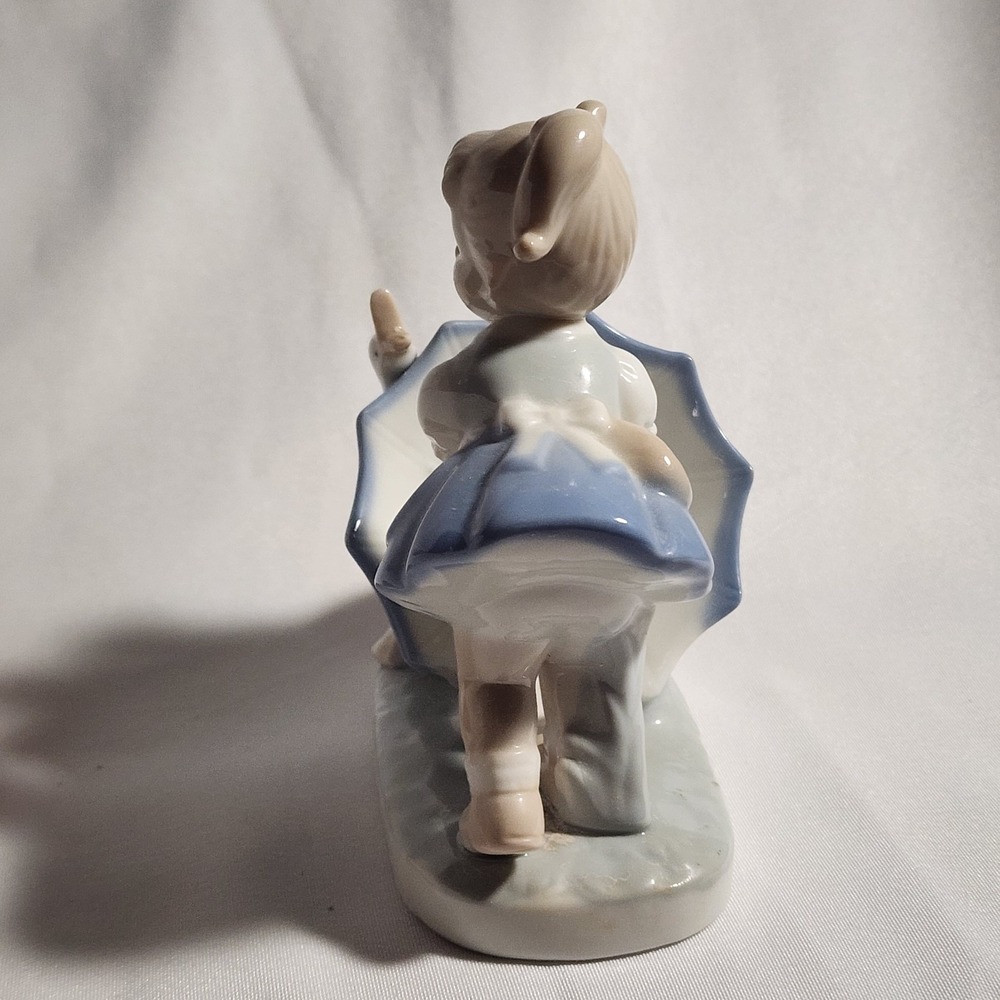 Vintage Young Girl & Umbrella & Ducks Geese Porcelain Figurine‎ EUC Signed - Picture 4 of 7
